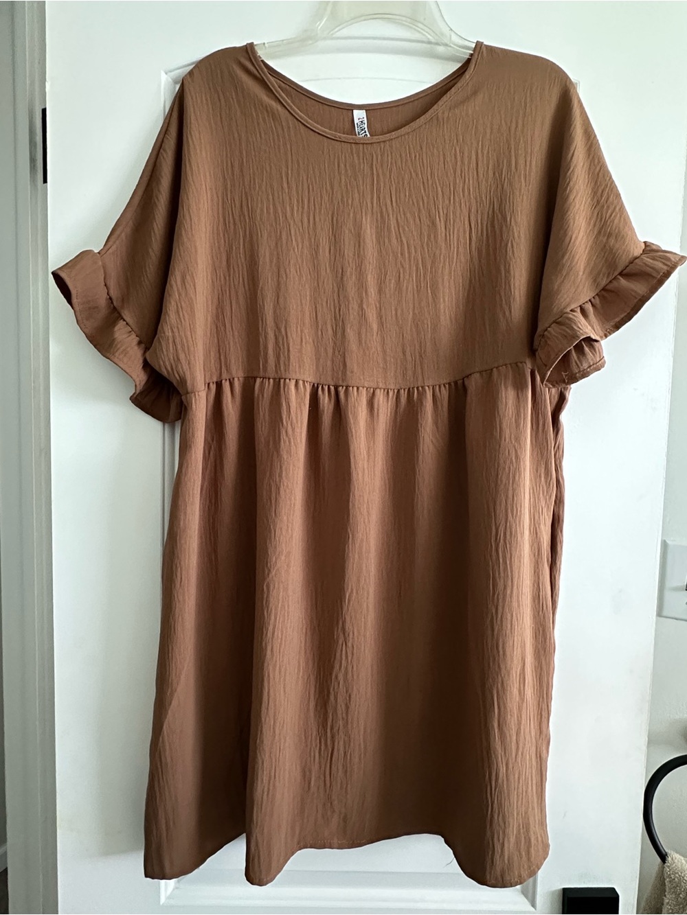 Relaxed Midi Dress with Ruffle Sleeves in Tan